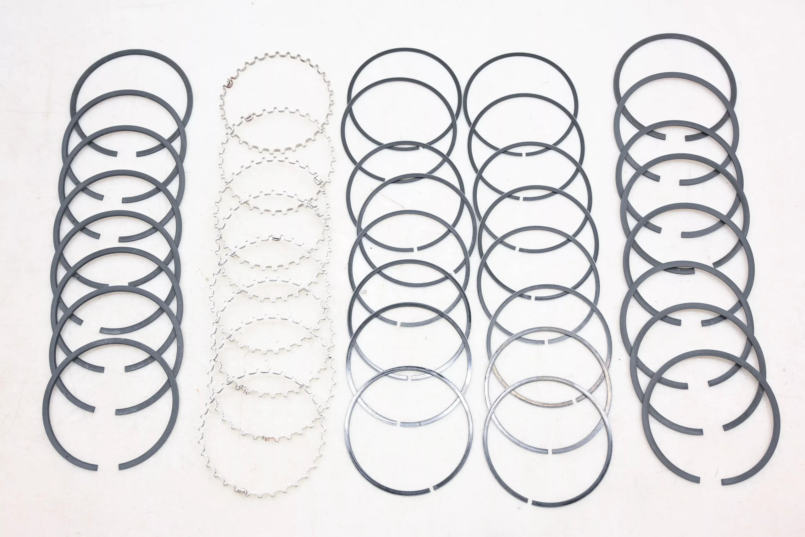 Mopar 2585306, 2585-306 Piston Ring 3.910″ Kit NOS